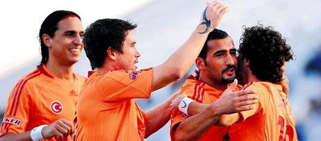 Aslan Cimbom 3 puan peşinde