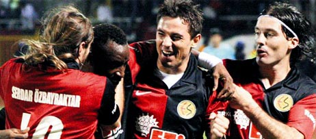 B�y�klere b�y�k oynar�z