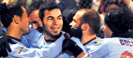 Lider Trabzon Bursa'da 3 puan pe�inde