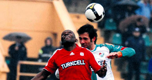 Sivas bir puan� zor kapt�