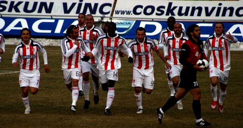 Sivasspor �ampiyonlu�a ko�uyor 