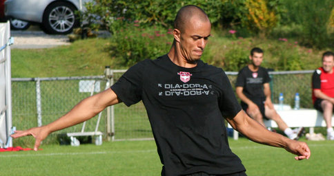 K�llerinden do�an adam