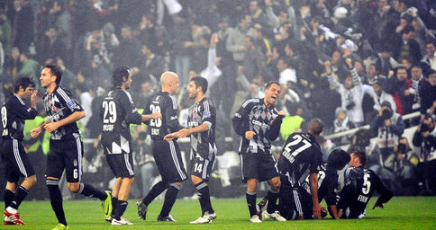 Kartal tarih yaz�yor!