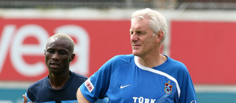 Hugo Broos Trabzon'dan ayr�ld�