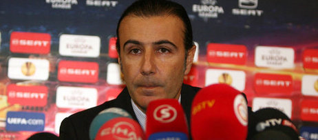 �st�nel'den Rijkaard'a destek