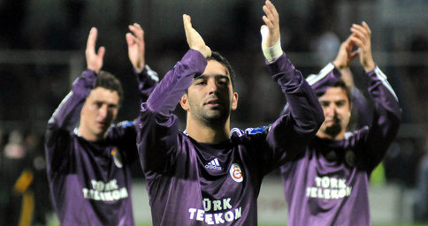 Lider hala sar�-k�rm�z�!