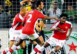 500 Arsenal'li bayram yapt�