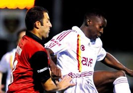 Cimbom çift forvete döndü