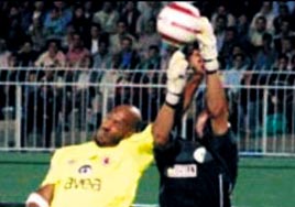 Tarih tekerr�r etti