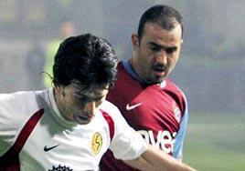 Futbolu delik deik ediyoruz