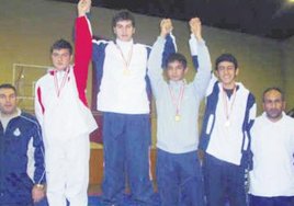 Elit Gen�ler'in kupa gururu