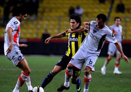 Uğur saç baş yoldurdu