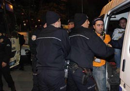 Maç öncesi arbede!