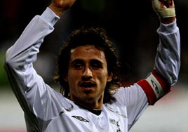 Sol kanat Serdar �zkan'�n