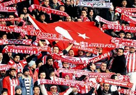 Taraftar coştu