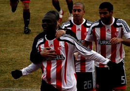 Boş geçmiyor
