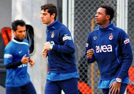 Trabzonspor �� eksikle �al��t�