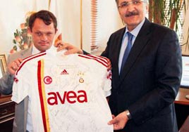 Başbakan'dan G.Saray forması