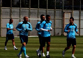 Kanarya topba�� yap�yor