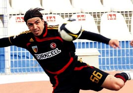 Bombalar pe� pe�e patl�yor