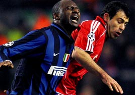 Vieira'ya hücum