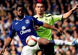 Louis Saha evde kald�!