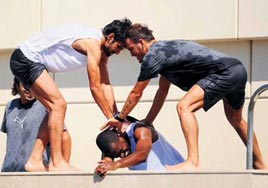 B�yle idmana can kurban!