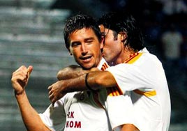 Kewell ayr�l�yor!