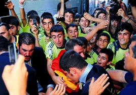 Emre'ye forma şoku
