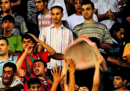 2 ma� seyircisiz ceza