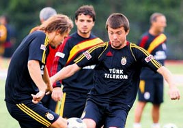 U�ur: Gelene�i s�rd�r�yoruz