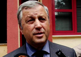 Yaz�c� gazeteci d�vd�