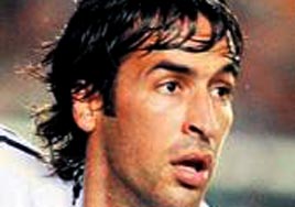 Raul Carlos'u ge�iyor