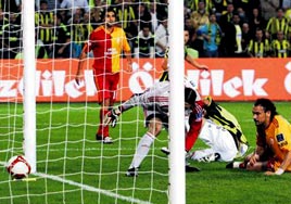 G�iza Fenerli oldu!