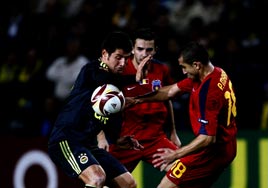 Emre tav�r yapt�