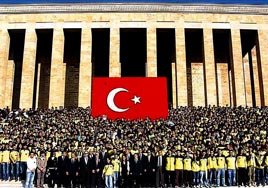 Huzurundayız Atam