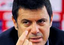 �ardan kendini kapatt�