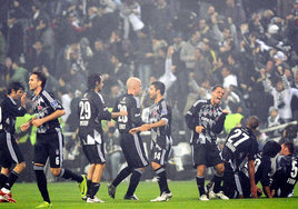 Kartal tarih yaz�yor!