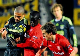 Yabanc�lar s�rtl�yor