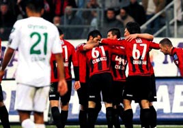 Gen�lerbirli�i evde buldozer