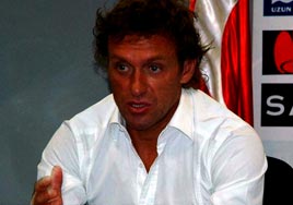 Doll'dan tak�ma ele�tiri