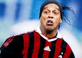 Ronaldinho beklemede