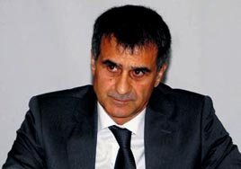 Şenol Güneş 'abilik' yaptı