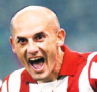 Aslan taht�na d�n�yor