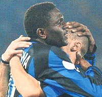 Amokachi Ayodele'ye kefil oldu
