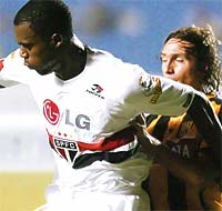 Carew out, Grafite in