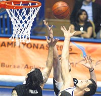 Kartal fırsat tepti: 73-68