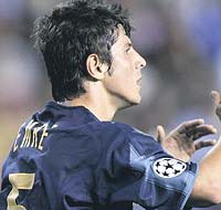 Emre bize gelir misin?