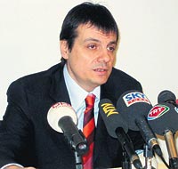 Ataman istifa etti