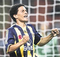 Alex 2 y�l daha F.Bah�e'de